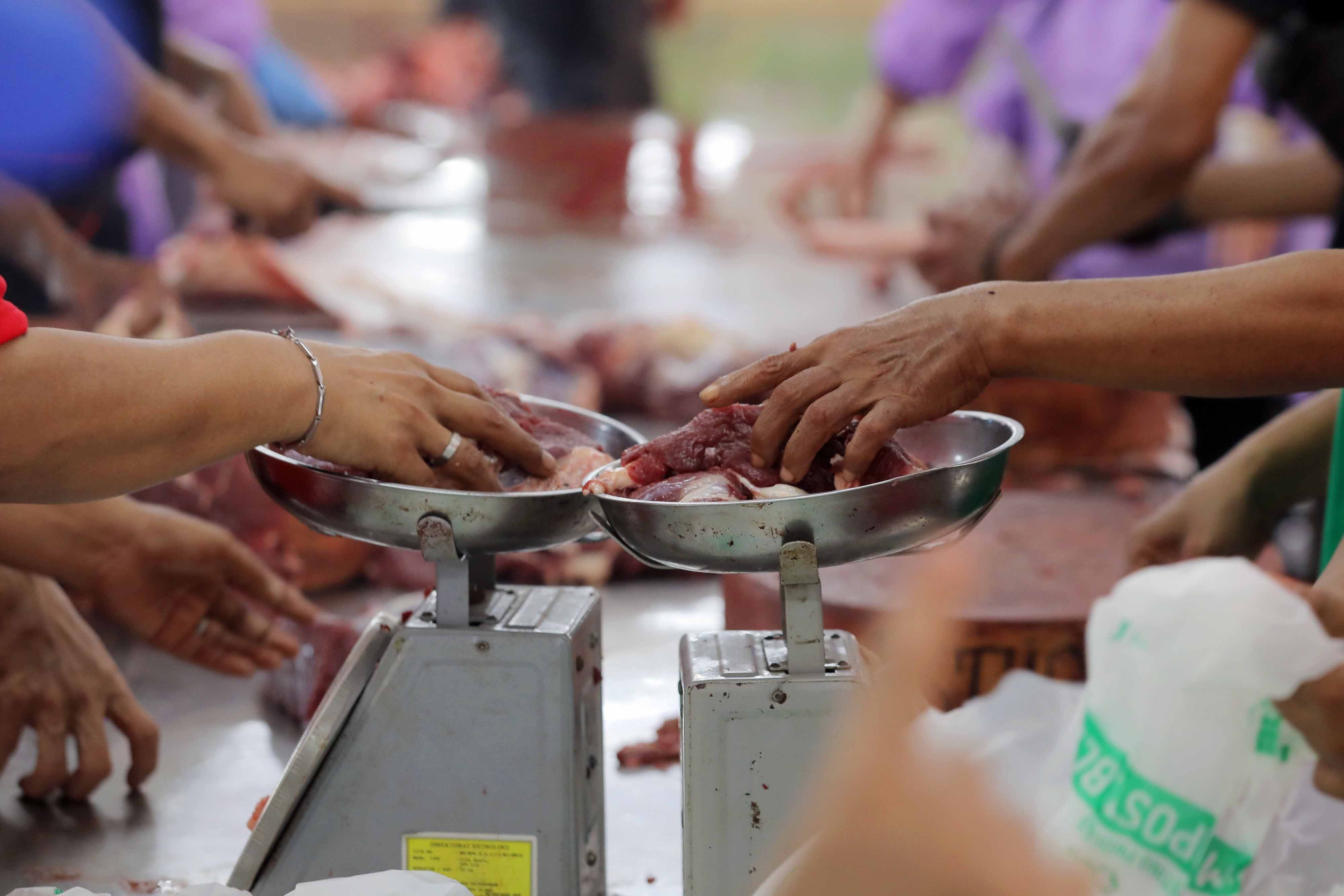 Apa Hukum Orang Kaya Menerima Daging Hewan Kurban?