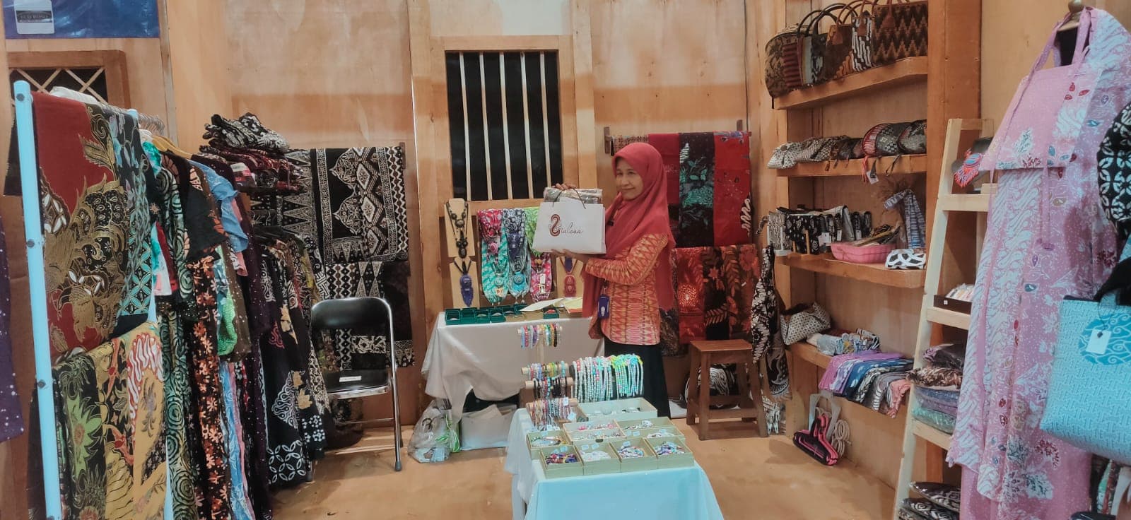 Zialova Batik Sukses Bertransformasi Jadi Produsen Fashion Lokal Favorit di Pekalongan Berkat Manfaatkan KUR BRI