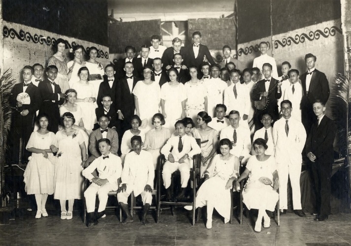 Apa Persamaan dan Perbedaan antara Proses Pembelajaran pada Zaman Kolonial dengan Proses Pembelajaran saat Ini?