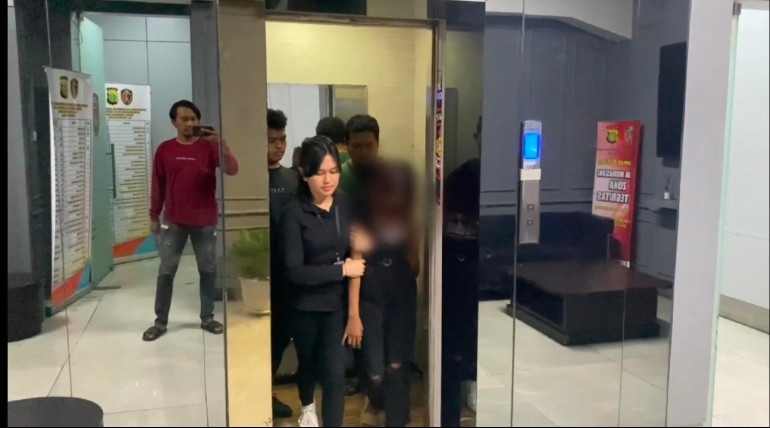 Polisi Tangkap Pelaku Penusukan Pemilik Toko Perabot di Duren Sawit, Diduga Anak Kandung Korban