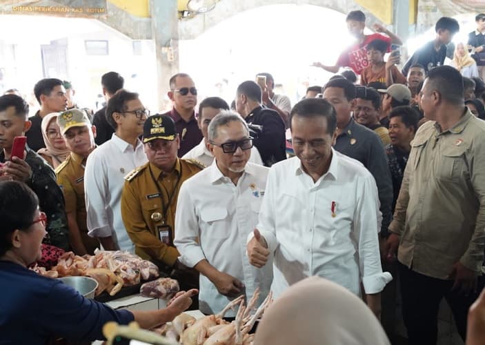 Ditemani Zulhas, Jokowi Dapati Harga-harga Bapok Stabil Setelah Lebaran