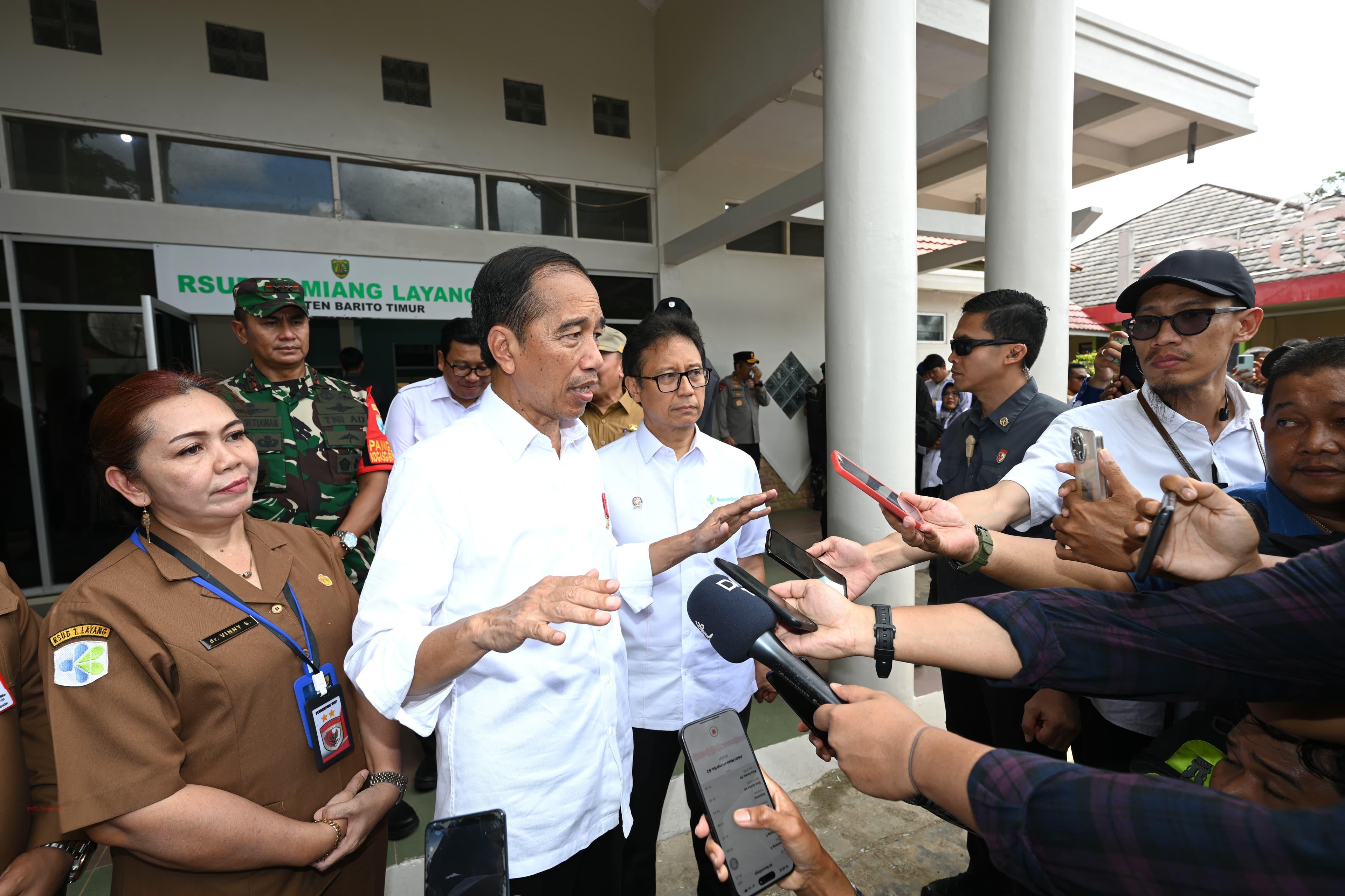 Beri Bantuan Alat Medis Modern, Jokowi Soroti Kesiapan SDM RSUD Tamiang Layang