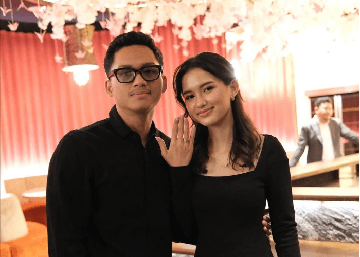 5 Potret Azriel Hermansyah Lamar Sarah Menzel di Depan Keluarga Besar