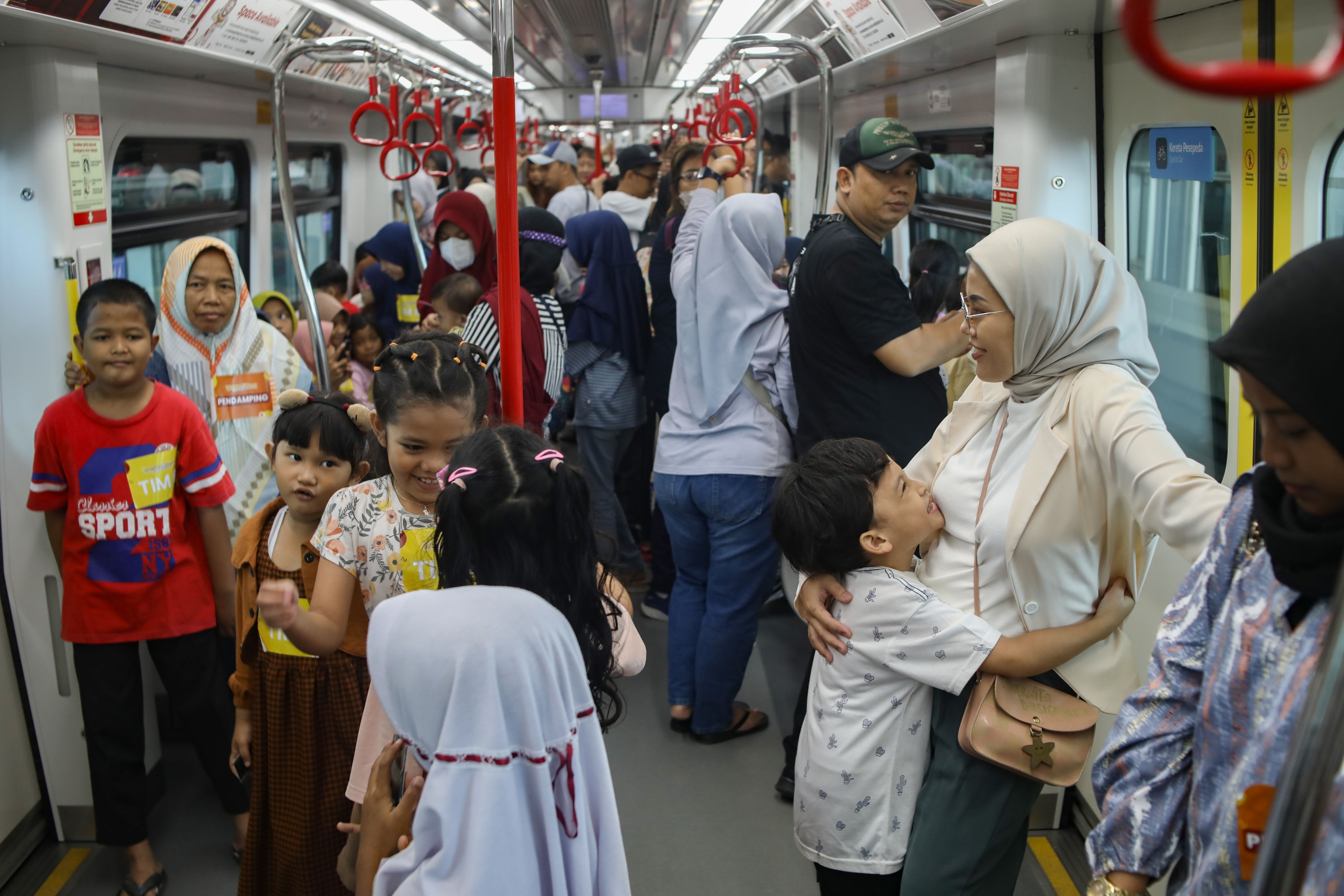 Soal Pembangunan LRT Bali, Luhut: Studinya Lagi Dilakukan