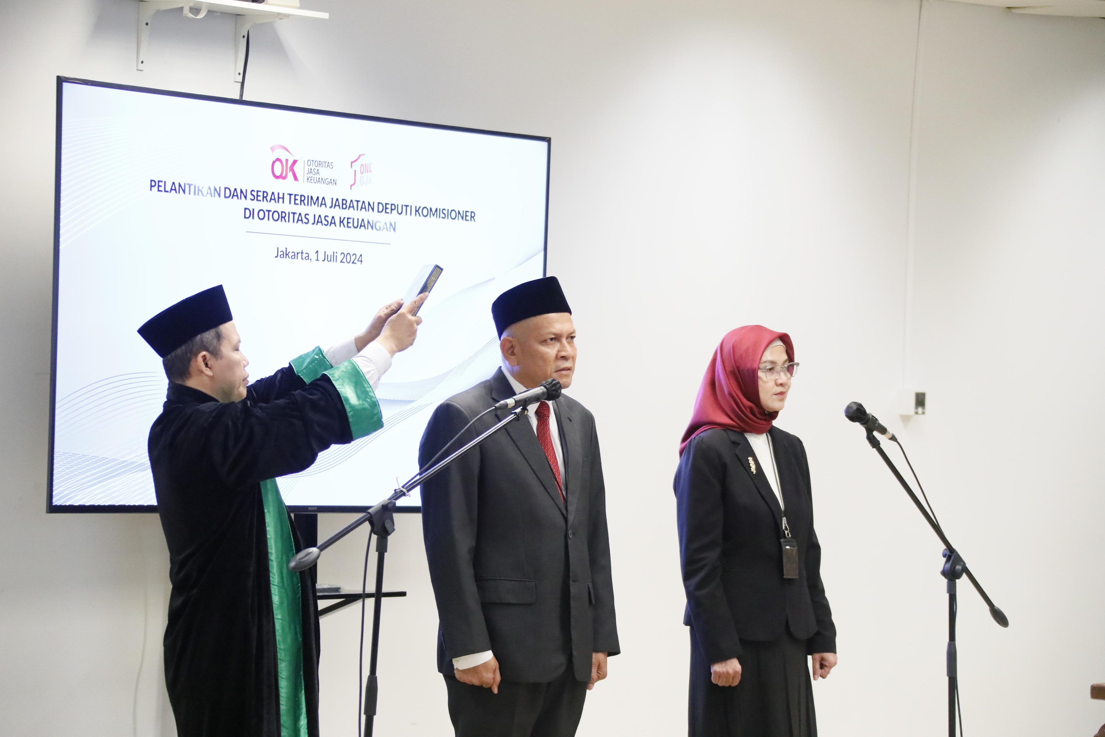 Perkuat Sinergi, OJK Lantik 2 Pejabat Setingkat Deputi Komisioner