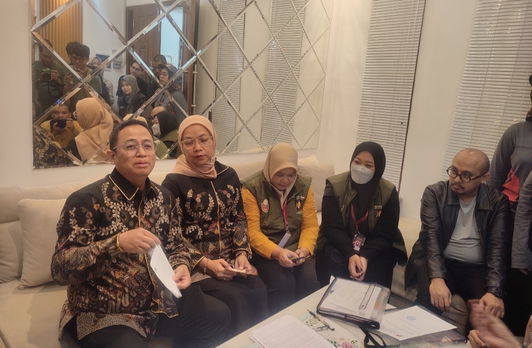 Adu Pantun Warnai Coklit di Kediaman Anggota Bawaslu Puadi