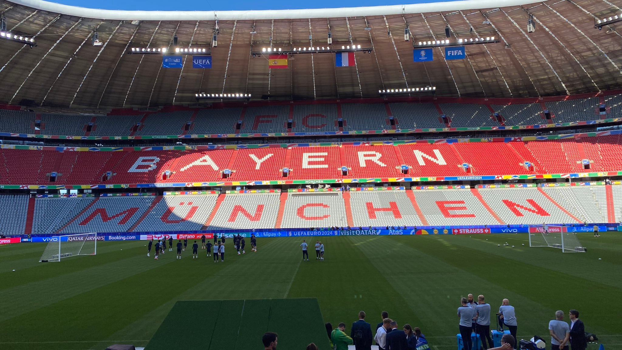 Jadwal Siaran Langsung Sepakbola Eropa Malam Ini: Barcelona vs Girona, Munchen vs Dortmund