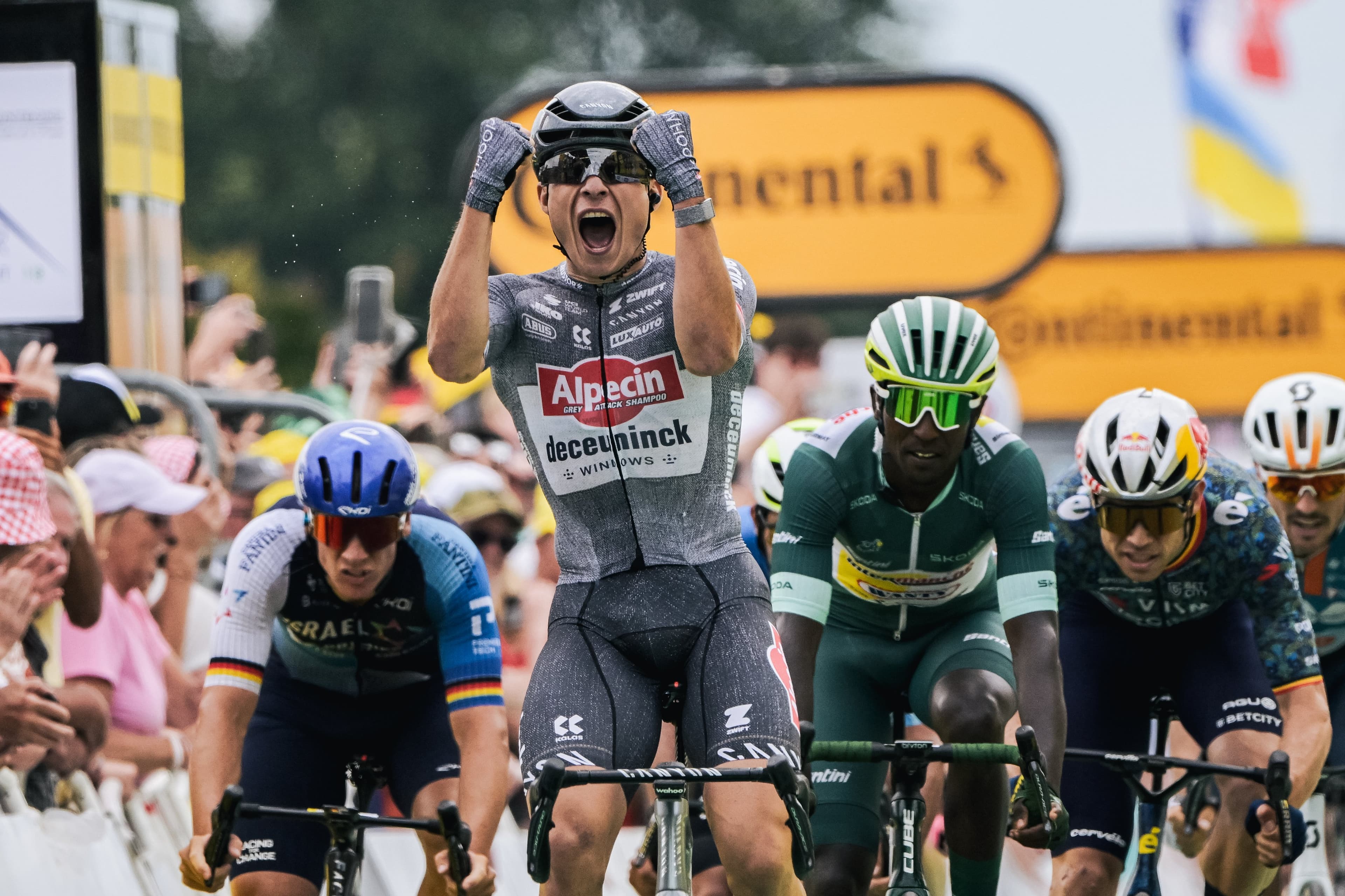 Tour de France: Jasper Philipsen Menangkan Etape 13, Dikritik Gaya Berkendaranya