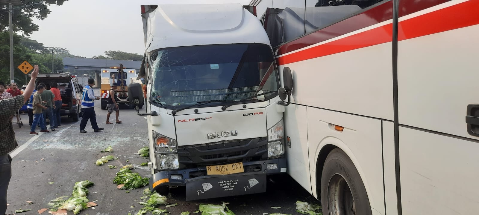 Kecelakaan Beruntun Terjadi di Tol Cipularang KM85, Diduga Karena Bus Primajasa Hilang Kendali