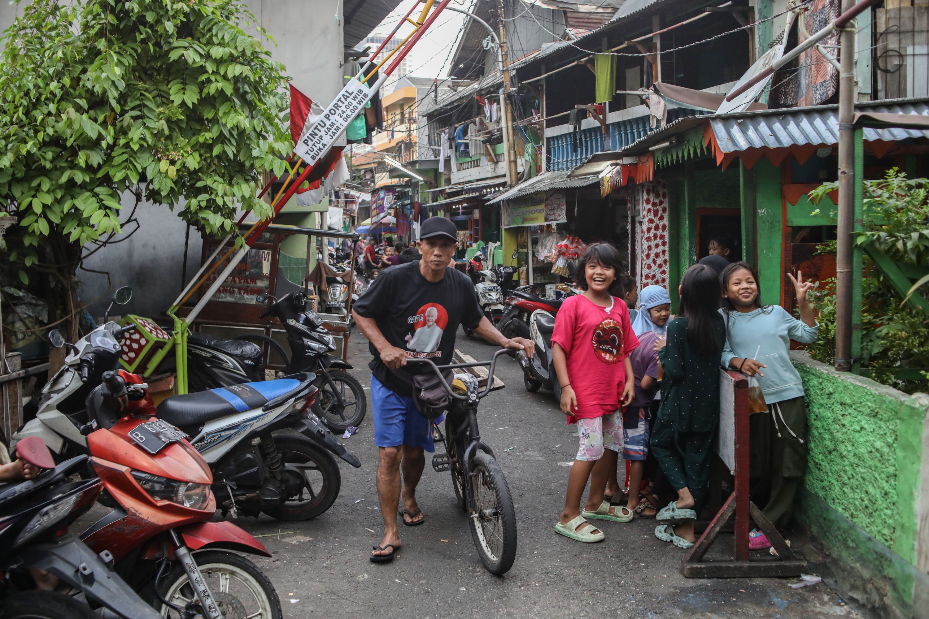 Beda Garis Kemiskinan RI Versi BPS dan Bank Dunia, Mana Yang Benar?
