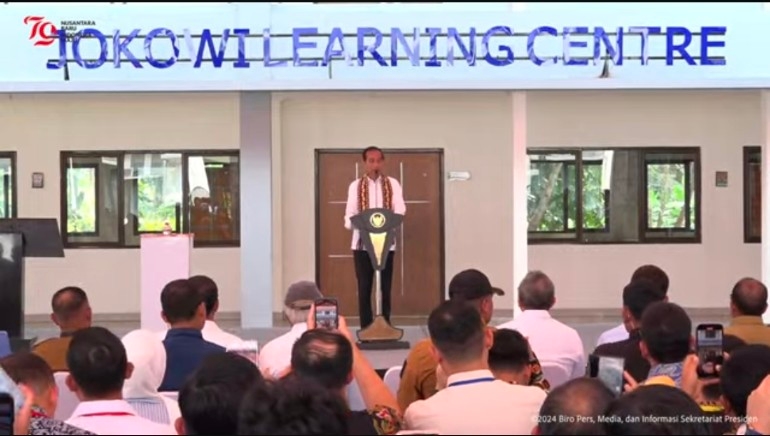 Presiden Resmikan Gedung Jokowi Learning Center di SMA Kebangsaan