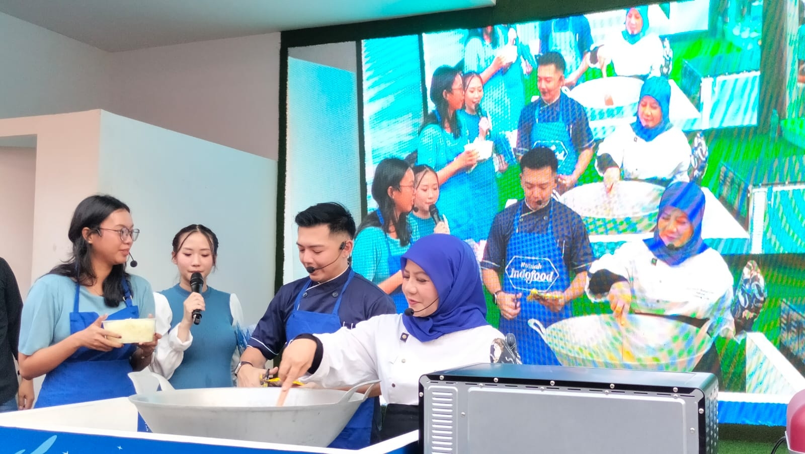 Punya Toko Bakery, Nicky Tirta Demo Masak Bersama Indofood di PRJ