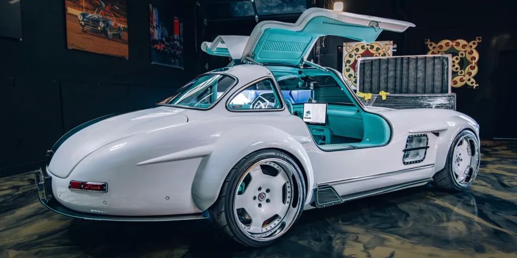 Penampakan Tesla Model 3 yang Diubah Jadi Replika Mercedes 300SL