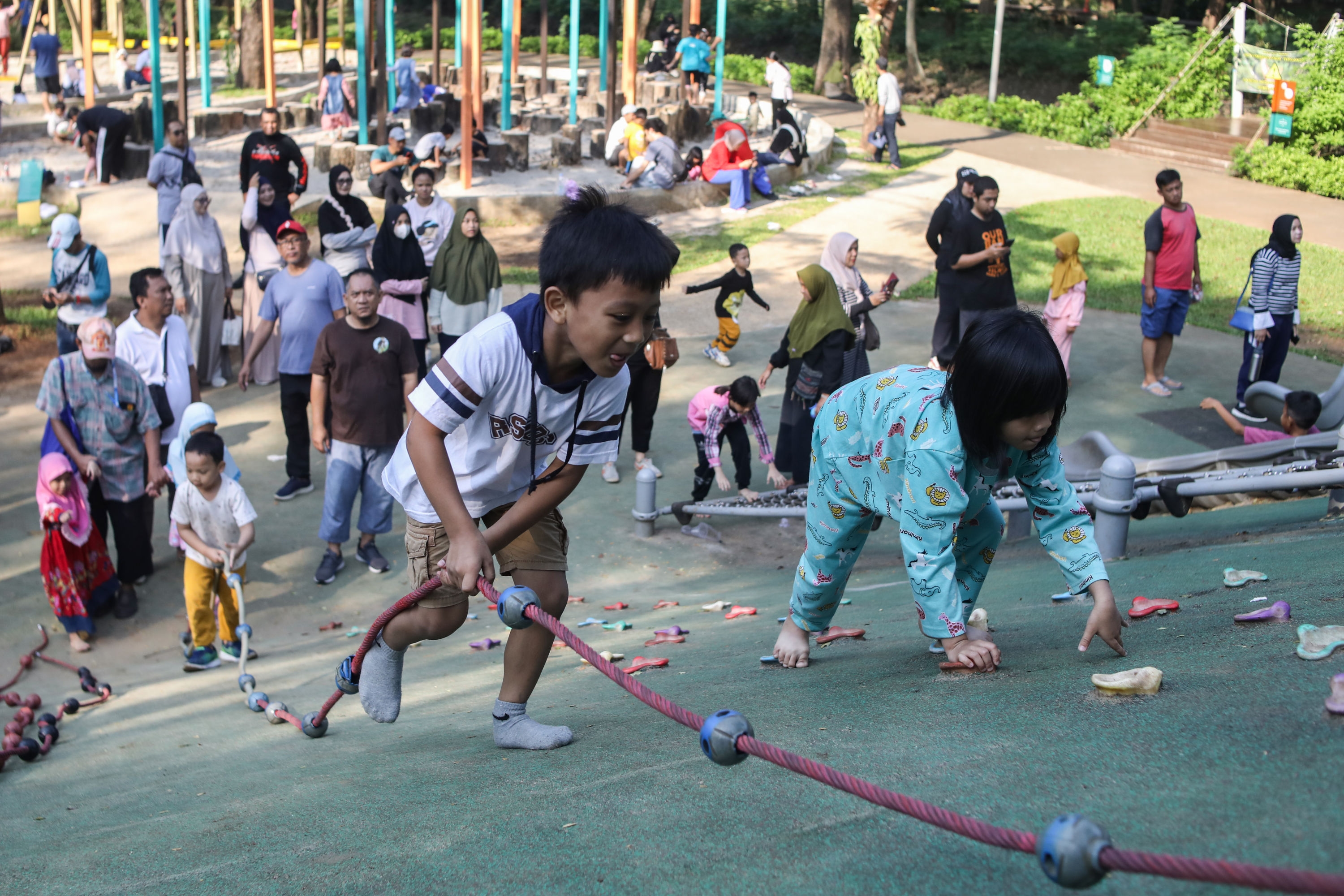 Dampak Buruk Orang Tua yang Suka Ikut Campur dengan Siapa Anak Berteman
