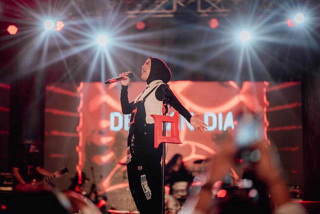 Tak Hanya Tantri Kotak, Inilah Sederet Penyanyi yang Pernah Alami Insiden Jatuh dari Panggung