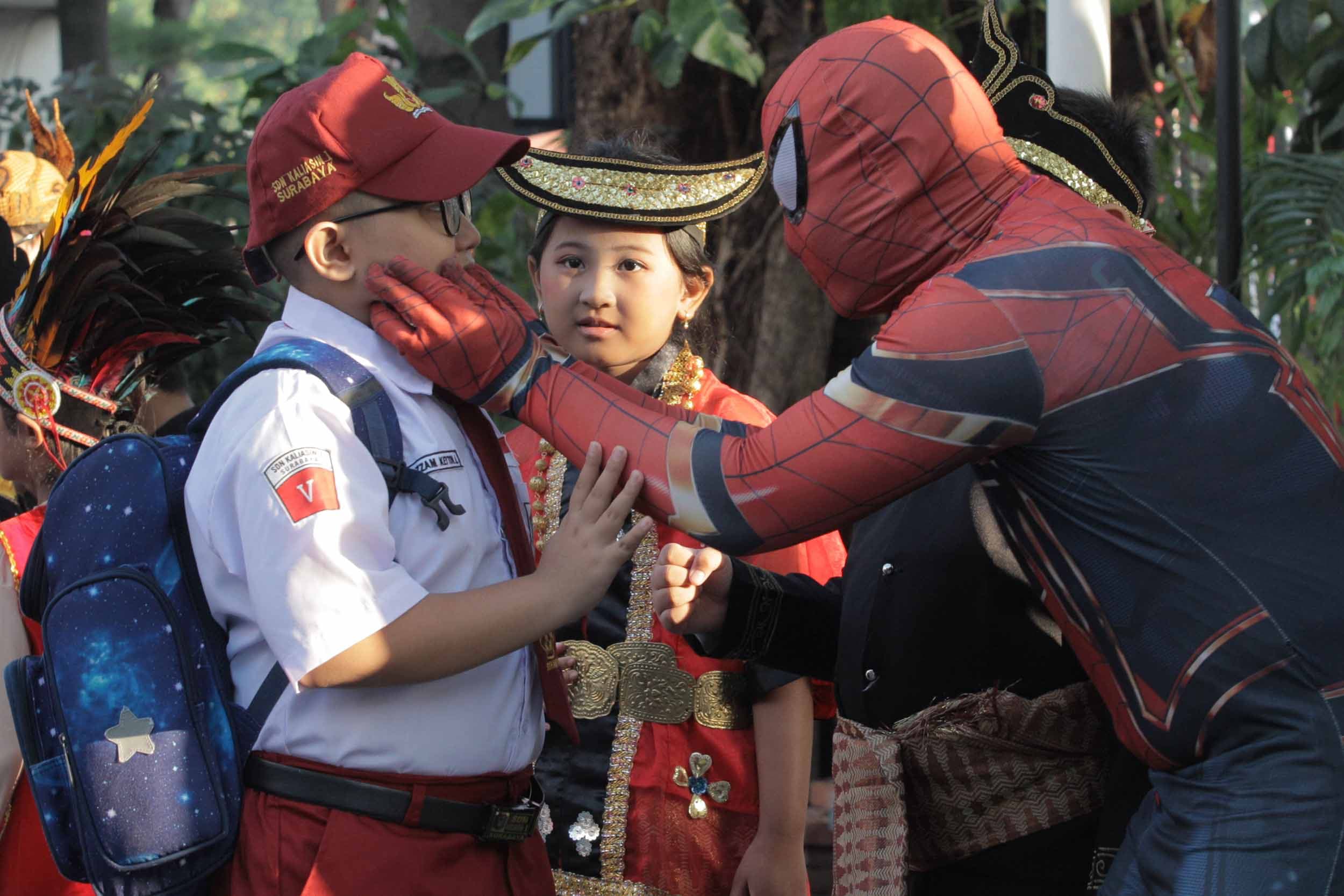 Sebagai Seorang Pendidik dan/atau Pimpinan Sekolah Bagaimana Anda Dapat Menciptakan Suasana Positif di Lingkungan Anda Selama Ini?