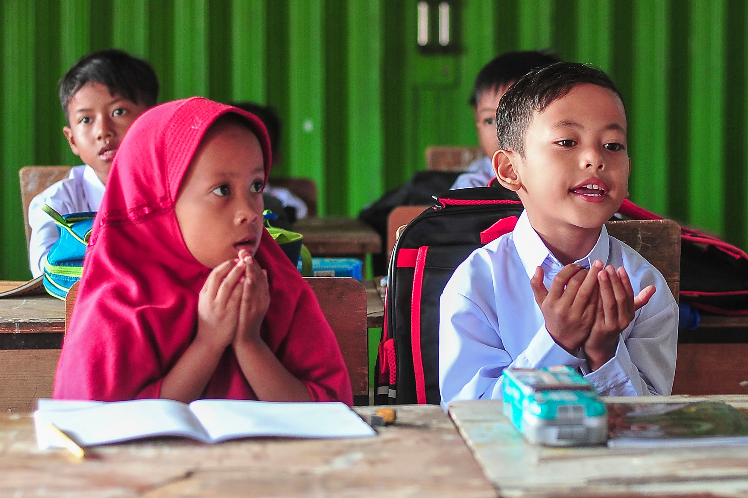 Bagaimana Cara Mensyukuri Nikmat Allah dalam Kehidupan dengan Lisan dan Perbuatan?