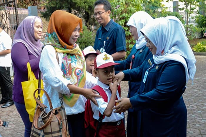 Apa Tujuan Pendidikan Karakter dan Jelaskan Apa Maksudnya serta Contoh Penerapan di Sekolah?