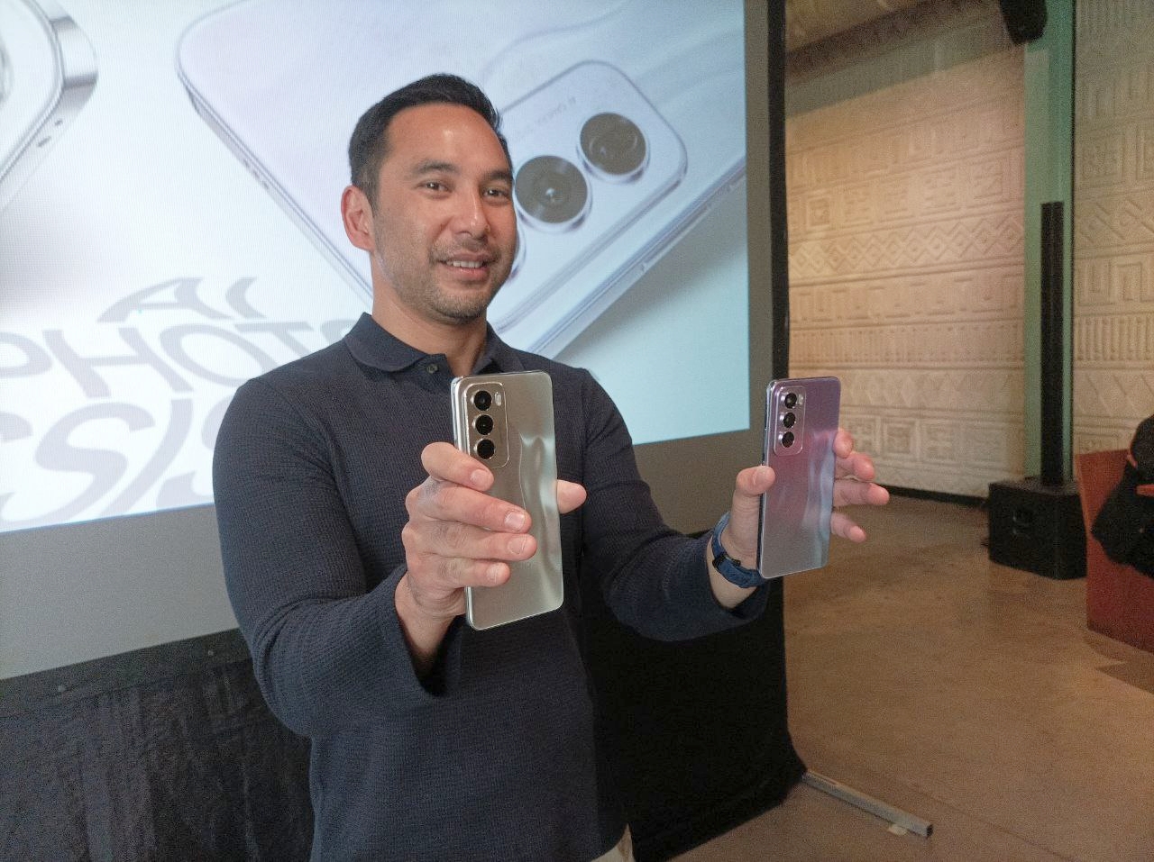 Media Hands-on: OPPO Reno12 Series Dipakai Mengetuk Paku hingga Dilindas, Aman?