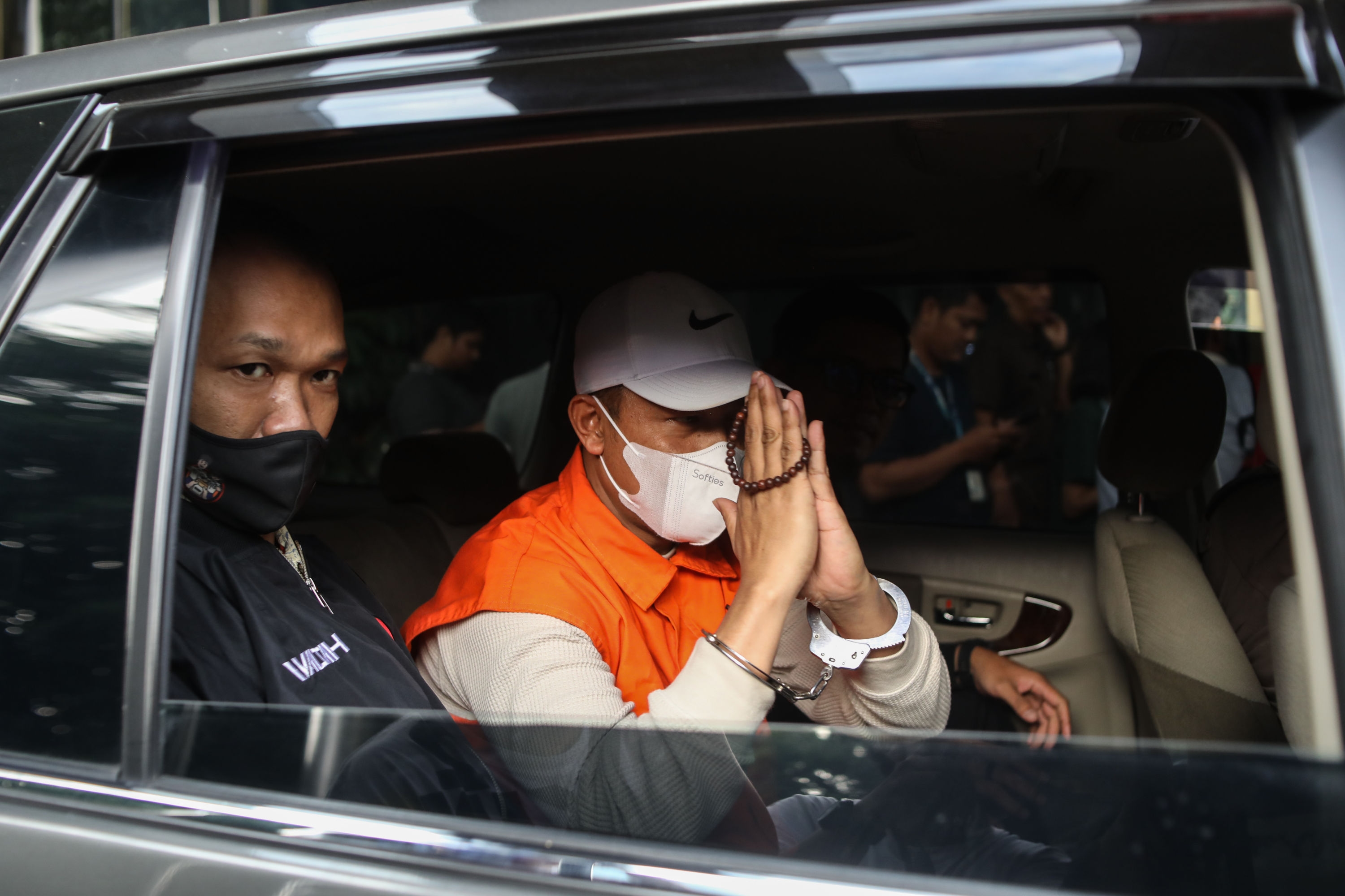 KPK Geledah Rumah Keluarga Abdul Gani Kasuba, Sita Dokumen dan Uang Tunai