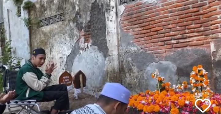 Ibunda Naja Hafiz Quran Indonesia Meninggal Dunia, Naja Ziarah dan Baca Doa Ini