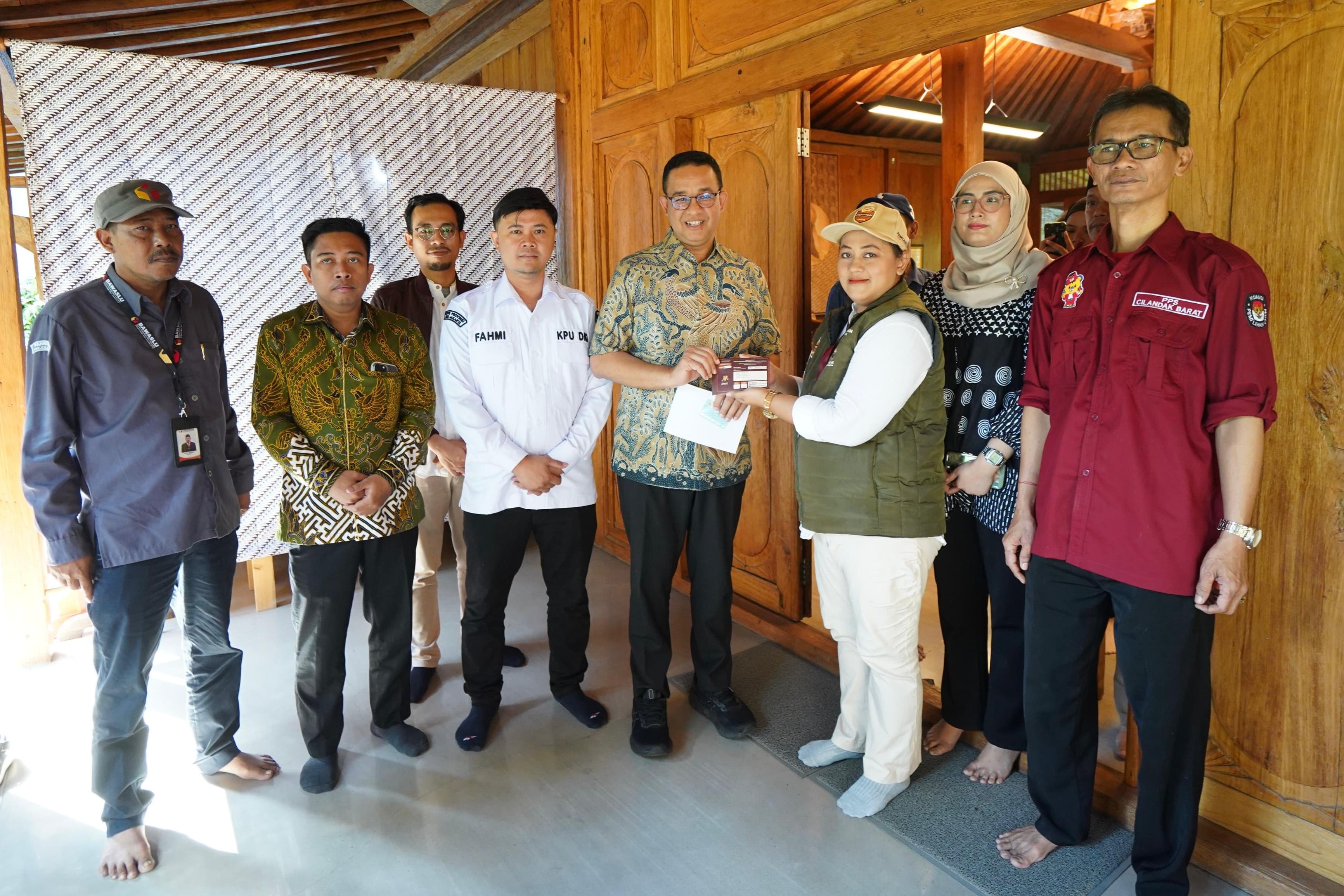 KPU DKI Jakarta Lakukan Coklit di Rumah Anies Baswedan