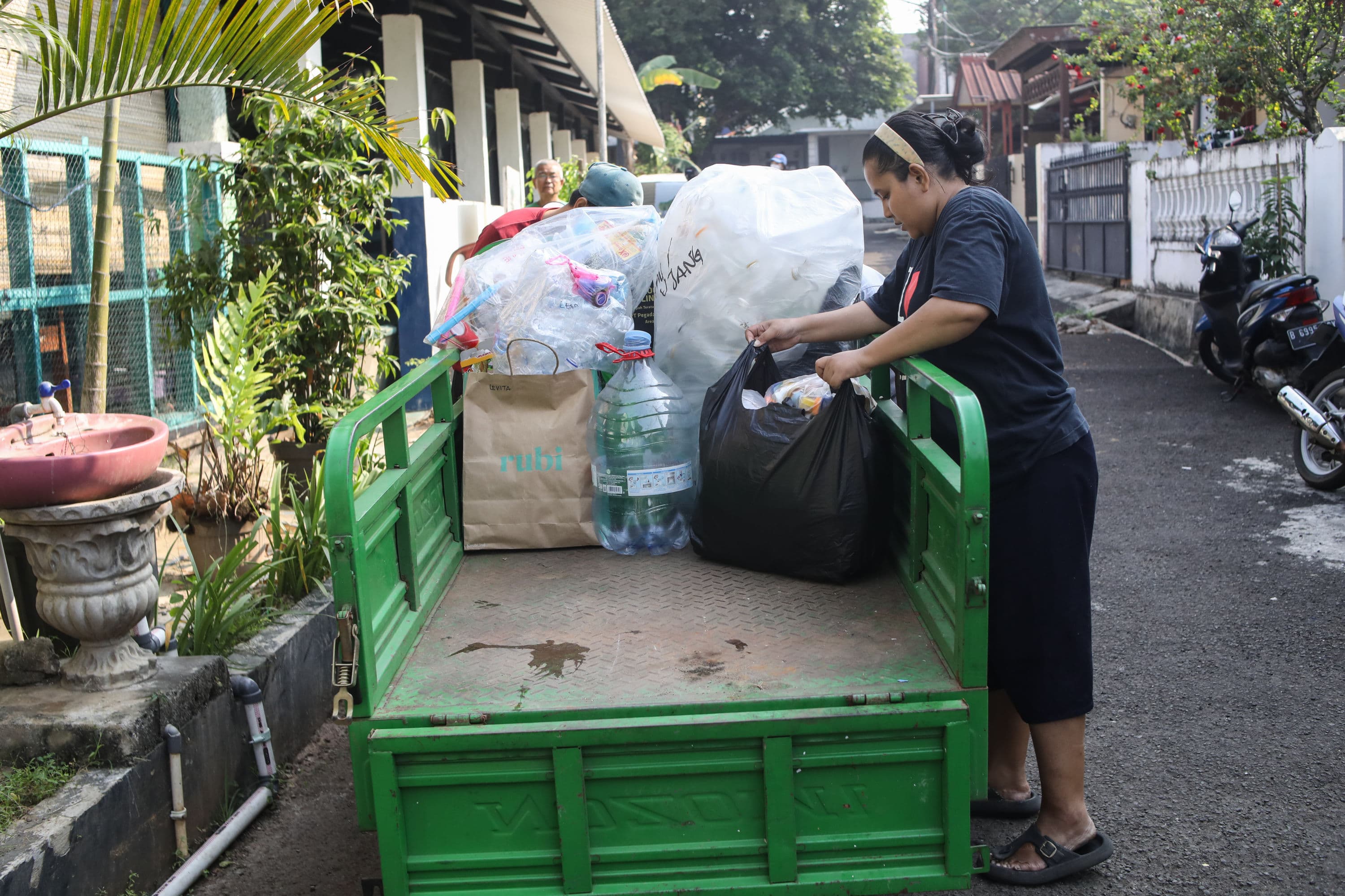 Bagaimana Cara Menanggulangi Sampah yang Menjadi Landfill Disposal?