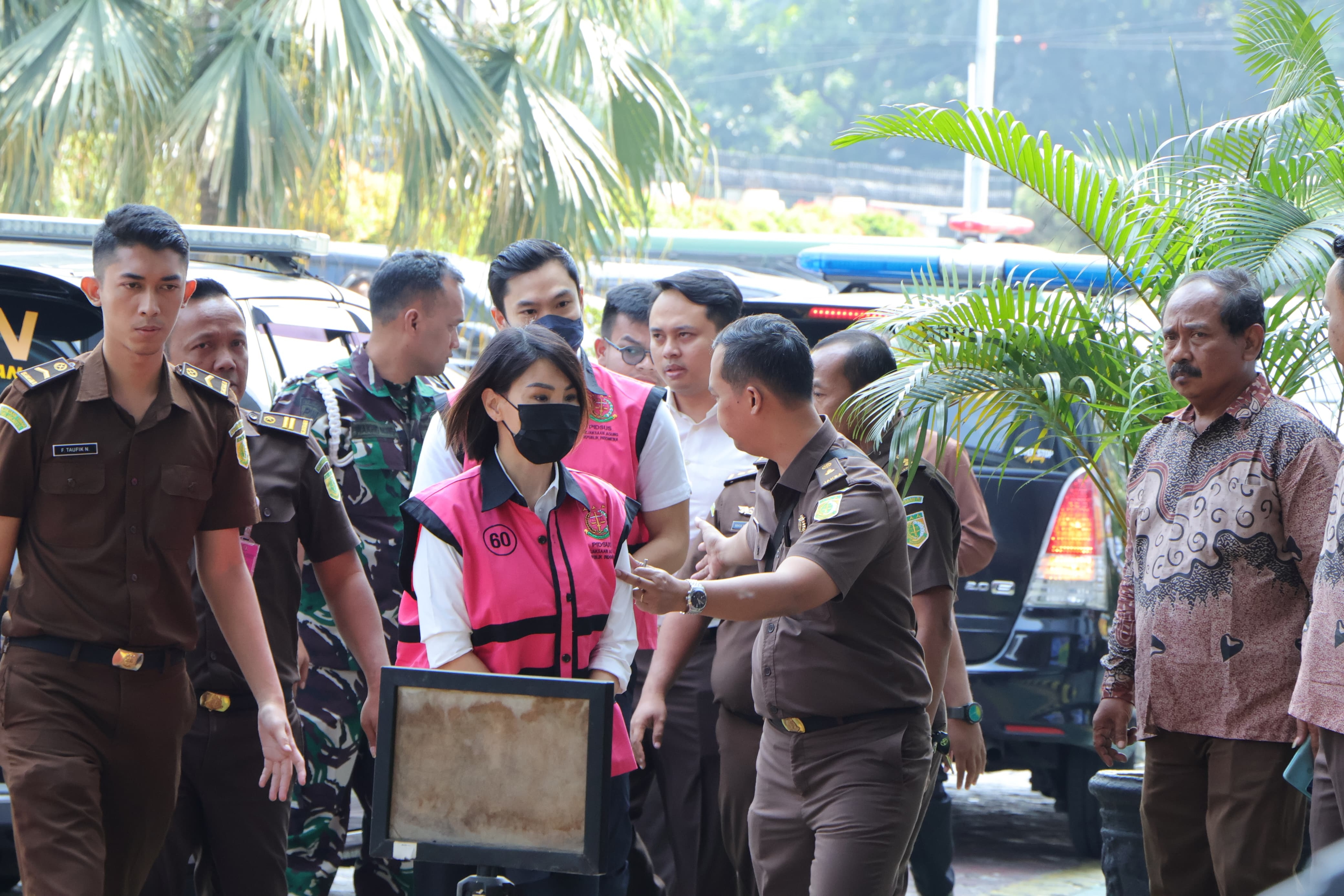 Kejagung Limpahkan Berkas Harvey Moeis dan Helena Lim ke Kejari Jaksel