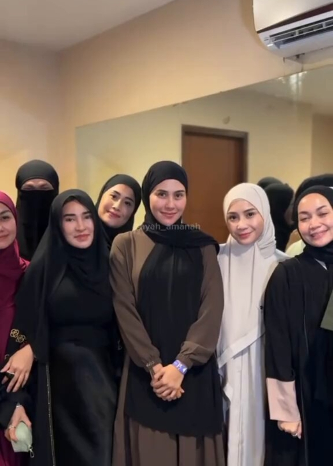 Wanda Hara Diduga Lakukan Penistaan Agama Karena Pakai Cadar saat Hadiri Pengajian, Bagaimana Respons Islam?