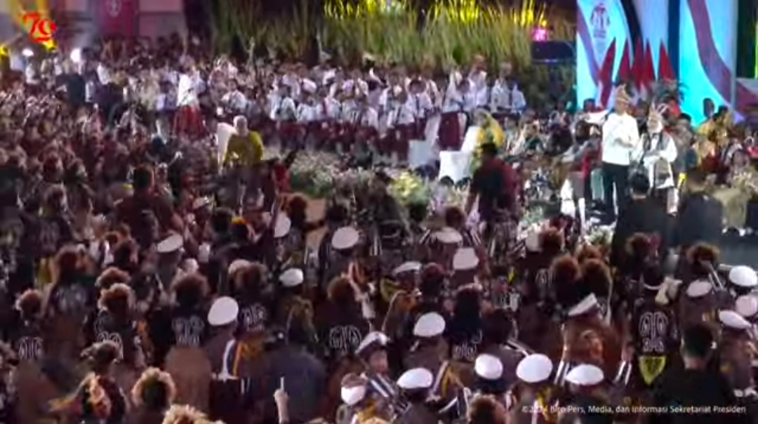 Momen Jokowi Diserbu Anak-anak saat Perayaan Hari Anak Nasional 2024
