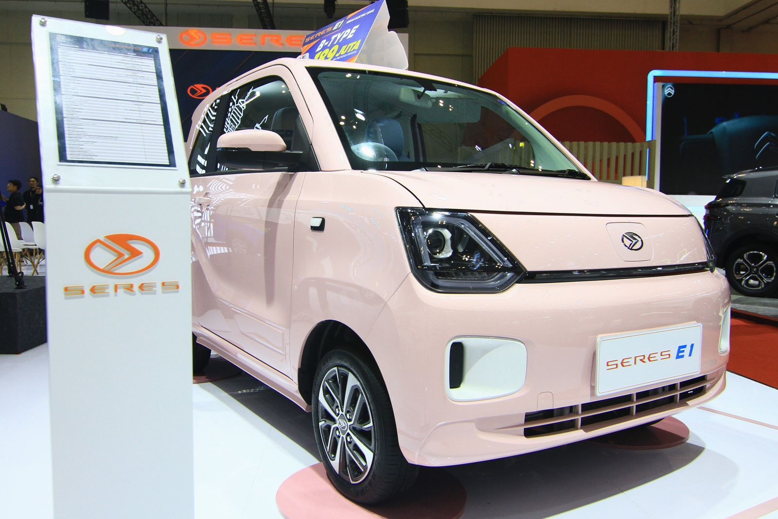 Diproduksi Lokal, Mobil Listrik SERES E1 Mengaspal di GIIAS 2024