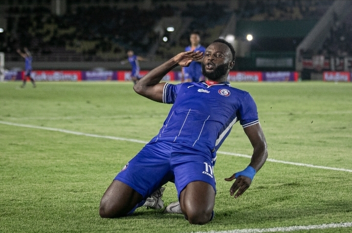 Piala Presiden: Charles Lokolingoy Bobol Persis Solo Dua Gol, Arema Melaju ke Final