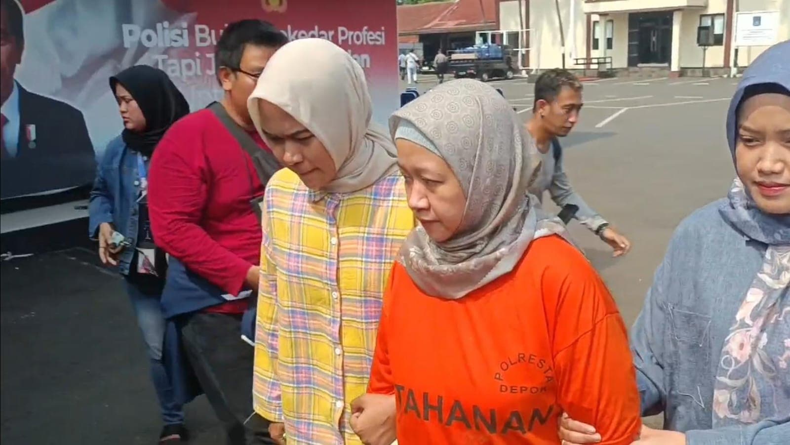 Sidang Perdana, Meita Irianty Menangis hingga Mual-mual