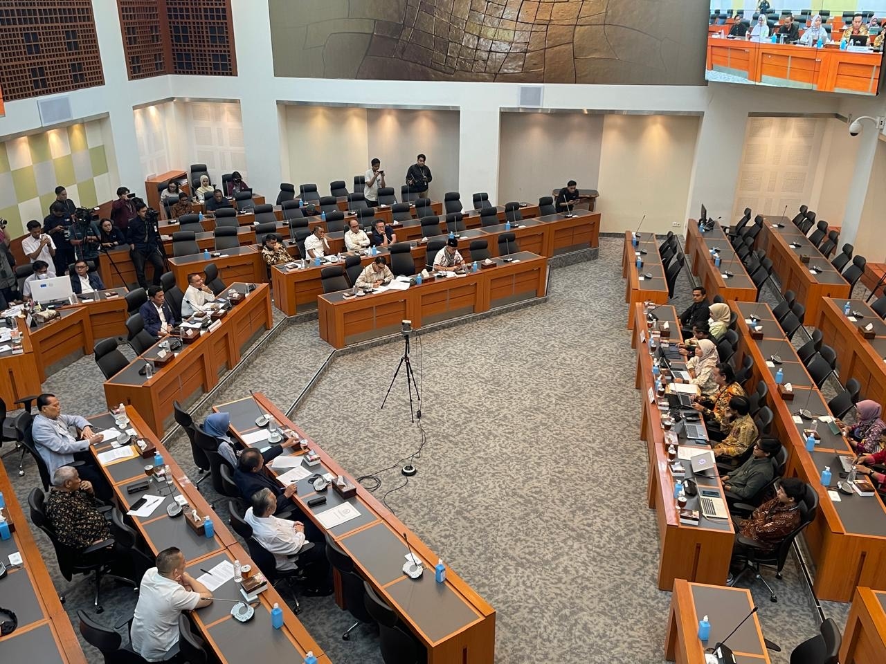 Di Hadapan DPR, Orang Tua Almarhum Afif Maulana Menangis Memohon Minta Keadilan