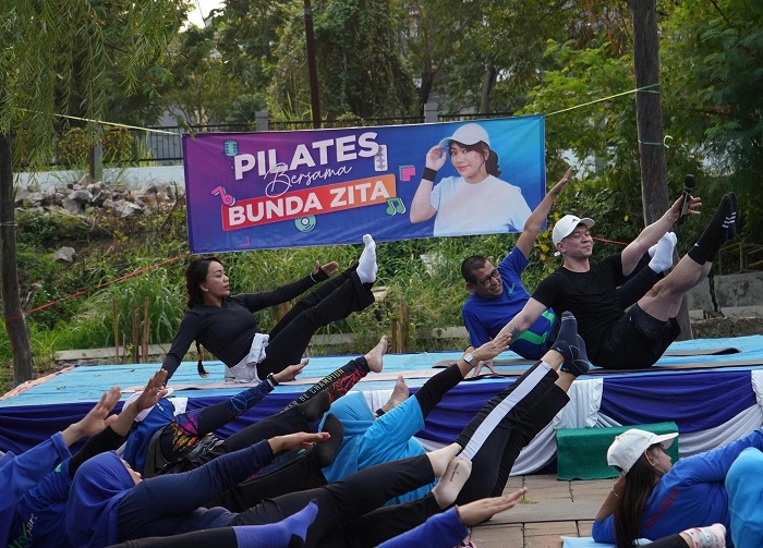 Seakan Tak Kapok, Wakil Ketua DPRD DKI Zita Anjani Malah Ajarkan Senam Pilates ke Ibu-ibu