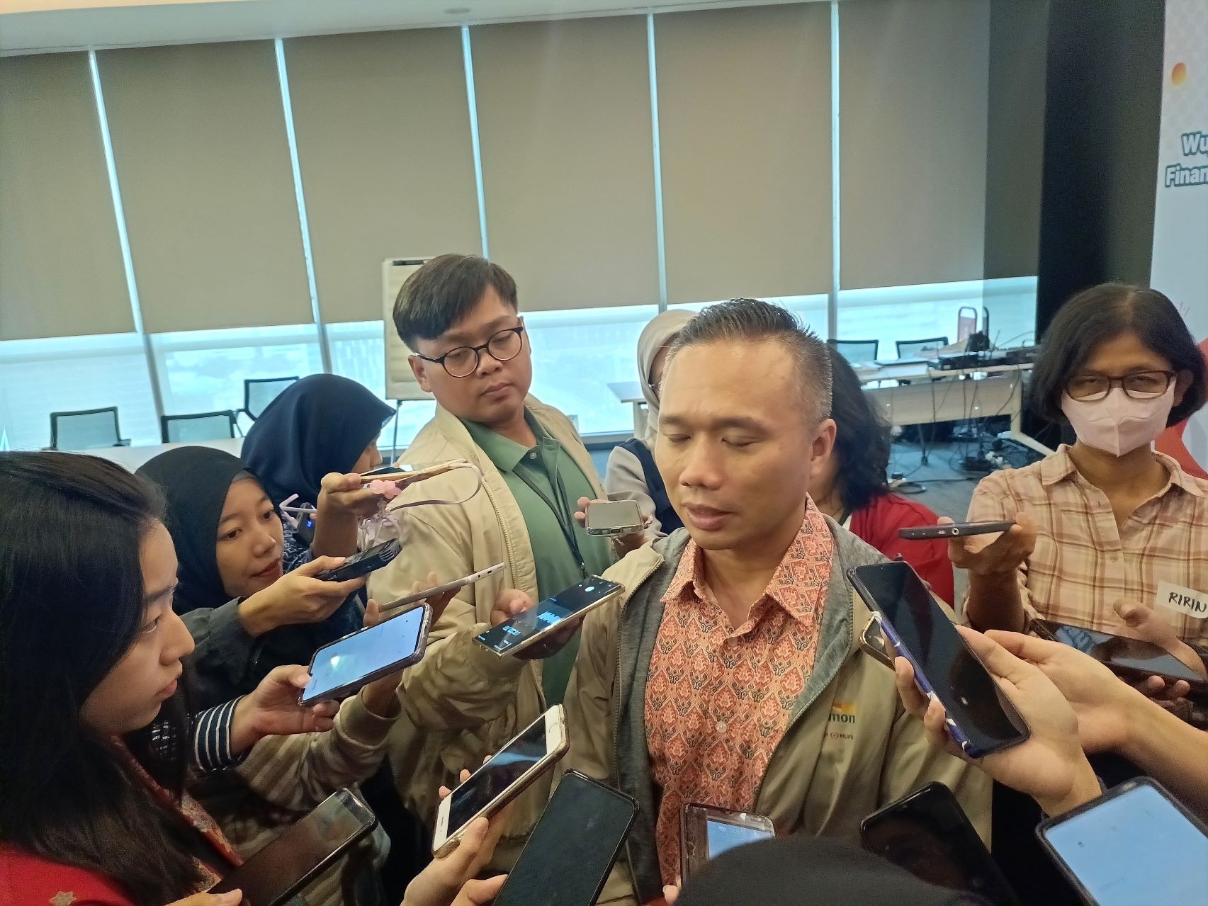 Konsumerisme Masyarakat Indonesia dan Gaya Hidup Kakeibo Warga Jepang