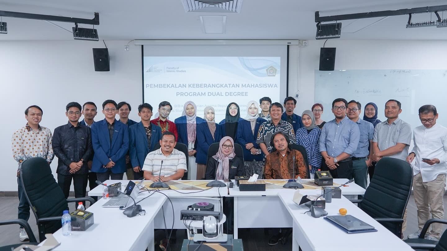 UIII Kirim 14 Mahasiswa ke Universitas Top di Inggris untuk Program Dual Degree Jenjang S2