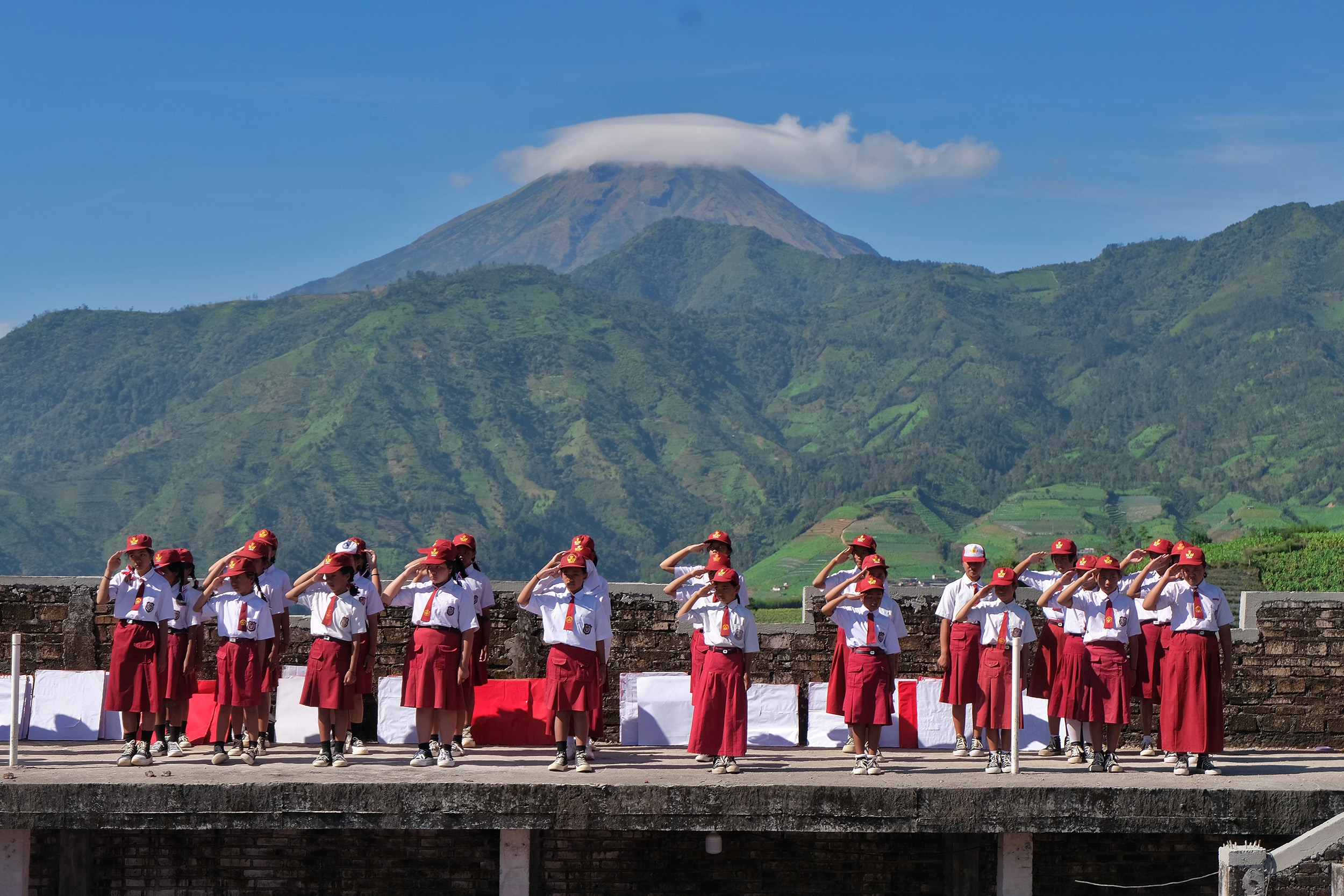 Sebagai Pelajar, Apa Saja yang Dapat Kalian Lakukan untuk Meningkatkan Peluang Penerapan Pancasila dalam Kehidupan Global?
