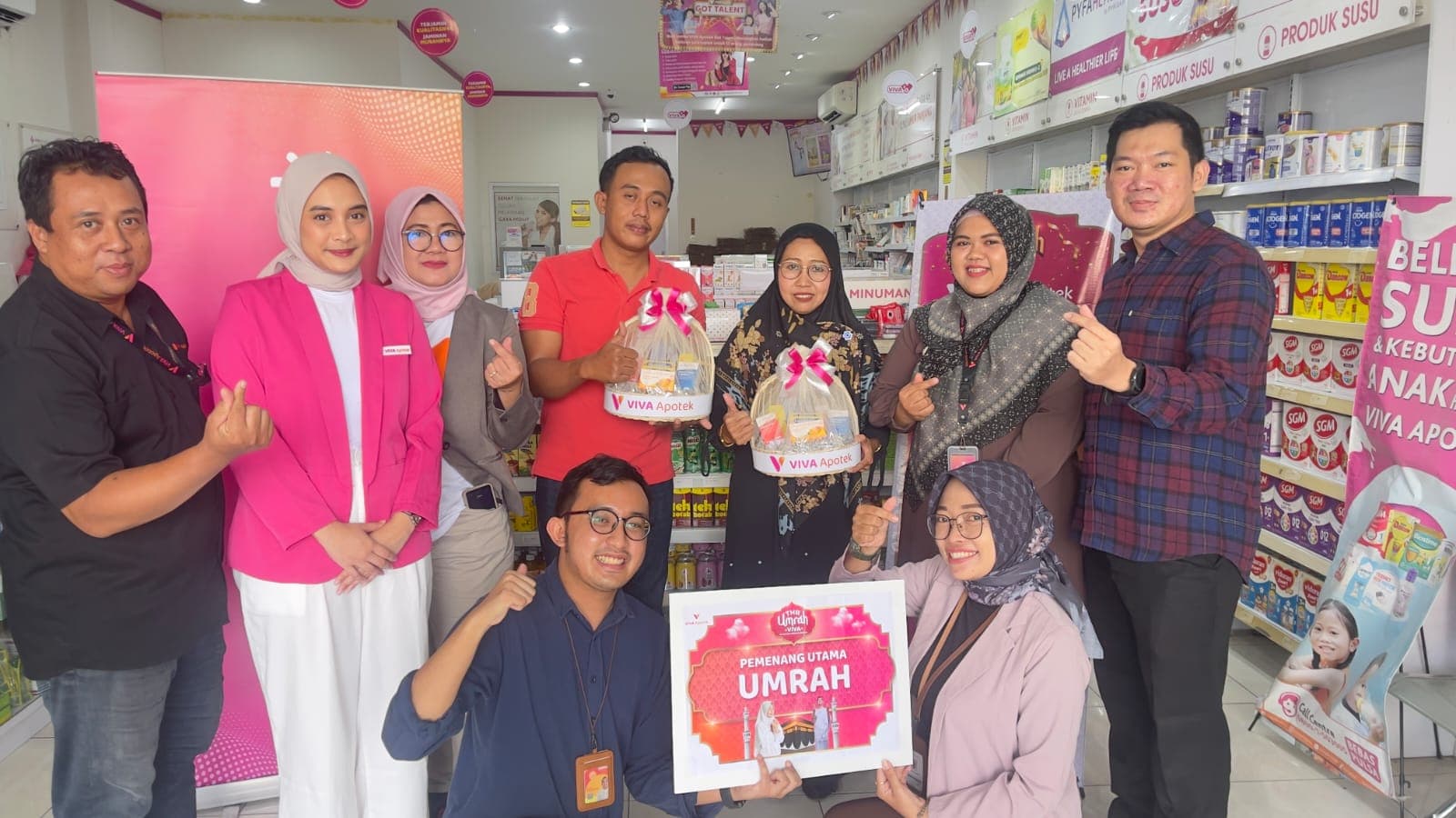 Lewat Program THR Umrah, Viva Apotek Berangkatkan Dua Pelanggan ke Tanah Suci