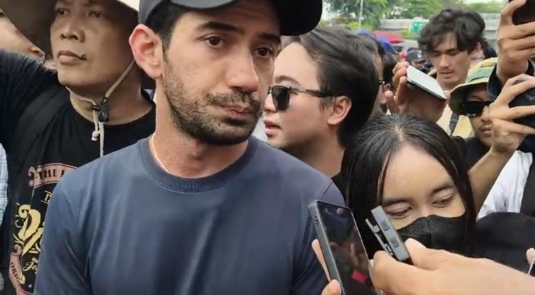 Ikut Demonstrasi Kawal Putusan MK, Reza Rahadian: Menyedihkan, Enggak Bisa Tenang di Rumah