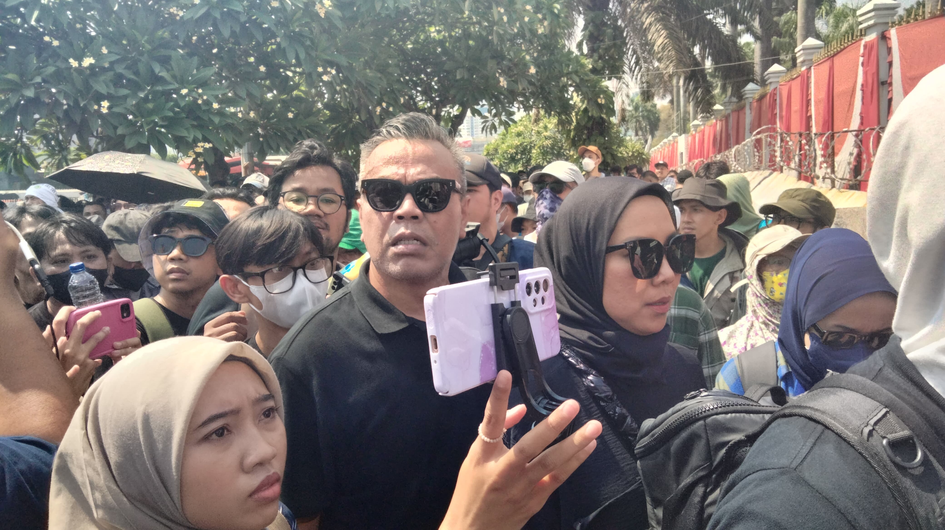 Sejumlah Komika Ikut Kawal Demo di Depan Gedung DPR RI, Ada Cing Abdel hingga Rigen