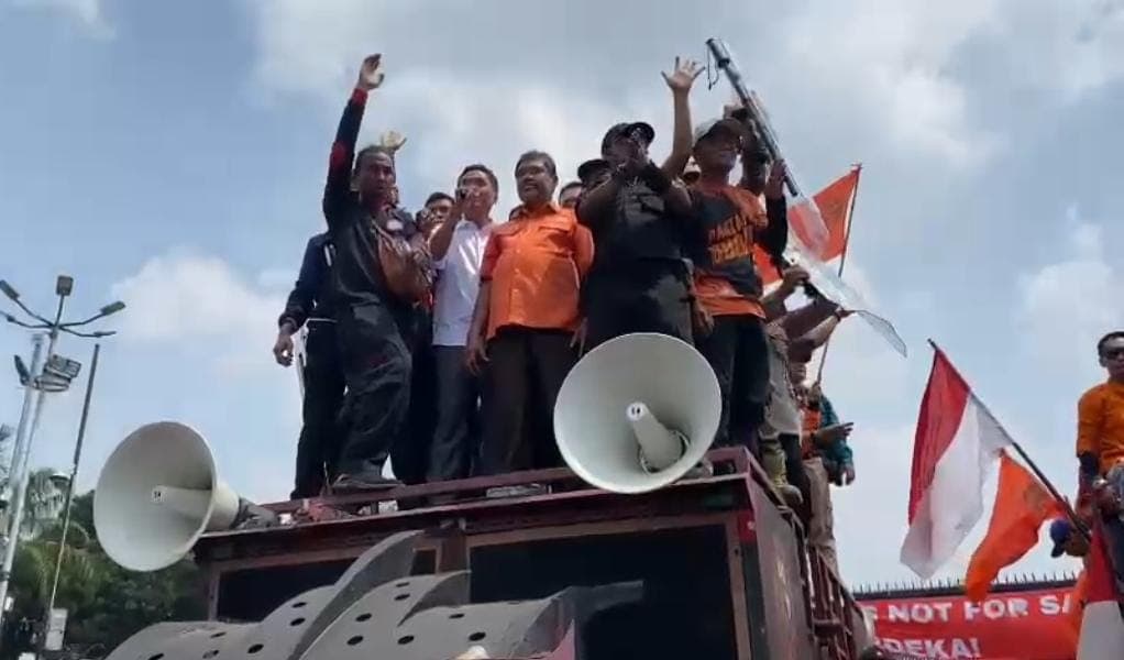 Bagaimana Cara untuk Berpendapat dengan Mematuhi Norma Sosial dan Hukum?