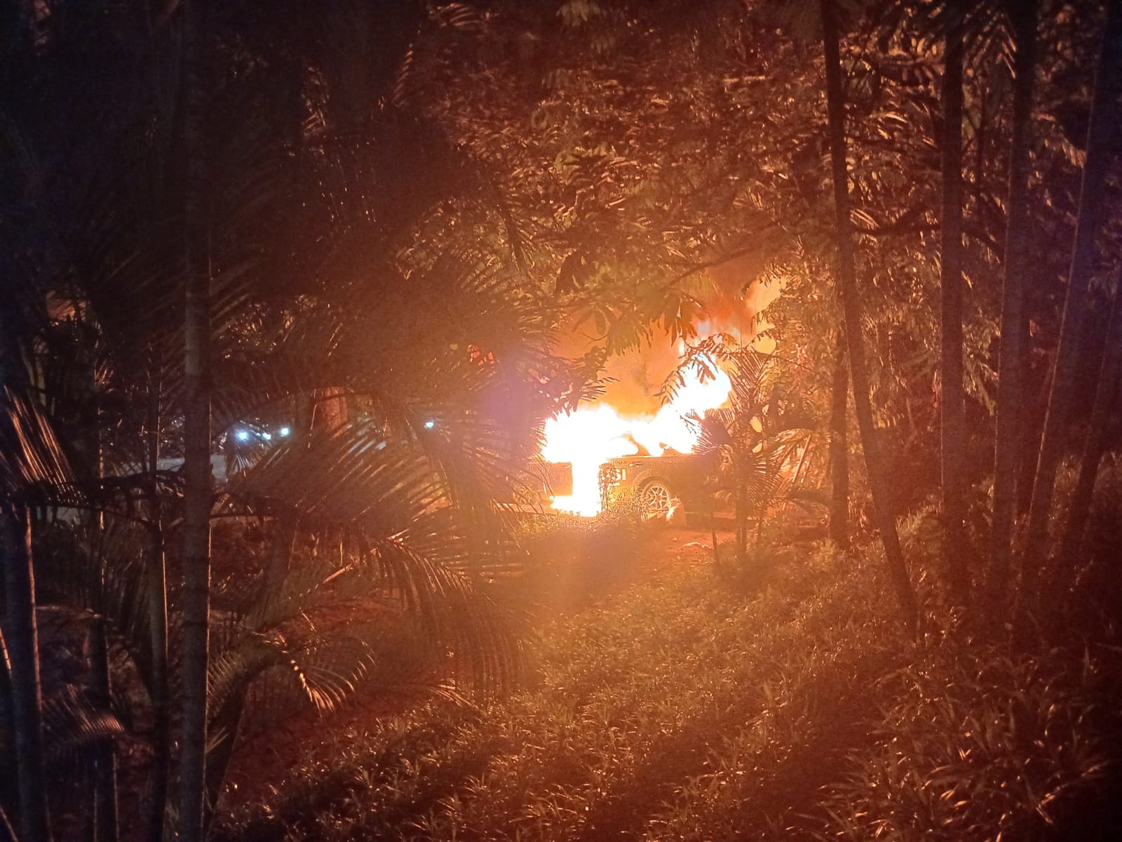 Mobil Patroli Polsek Tanah Abang di Pospol Pejompongan Dibakar, Tiga Orang Diamankan