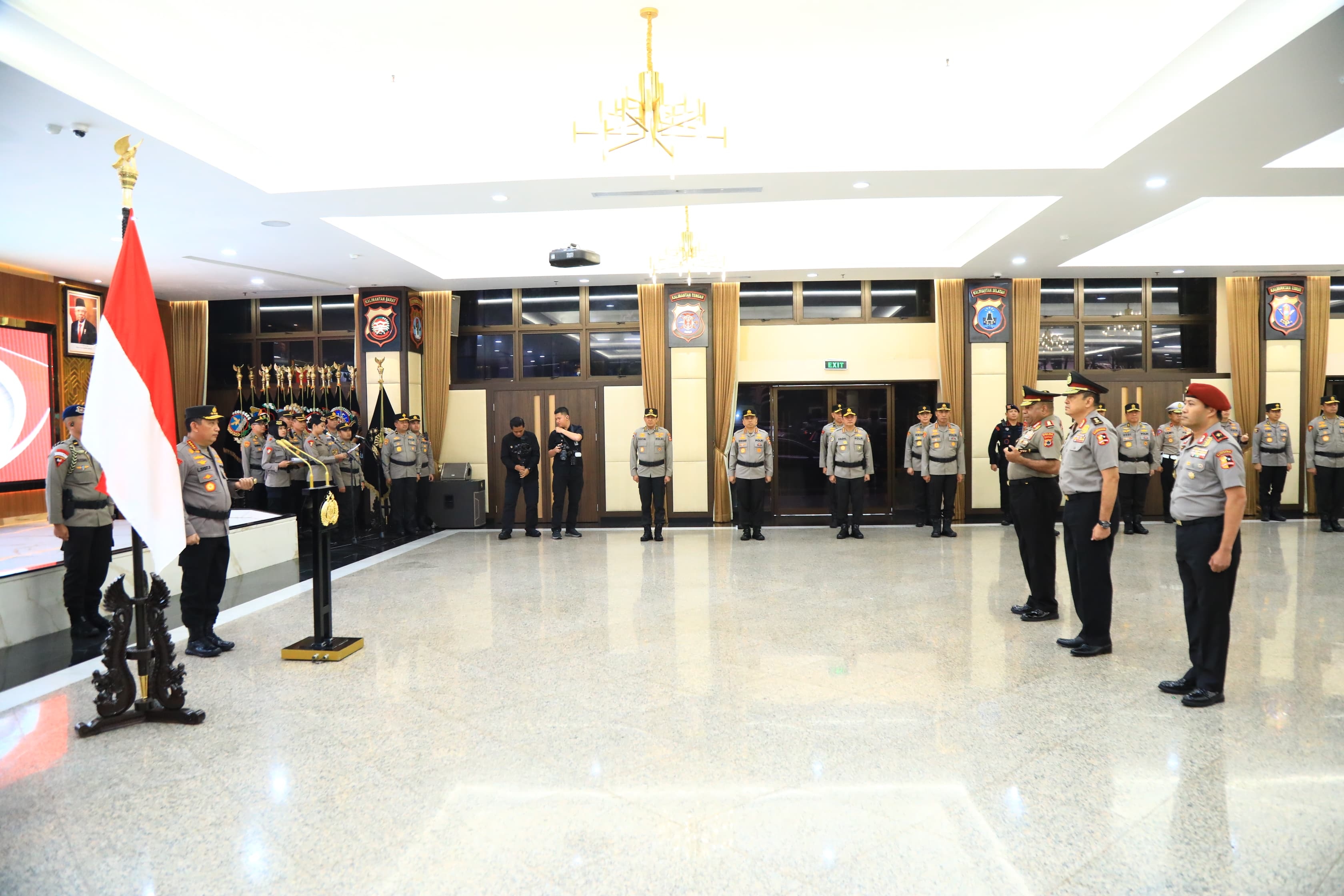 Kapolri Naikkan Pangkat 12 Perwira Tinggi Polri, Kapolda Papua Mathius Fakhiri Jadi Komjen