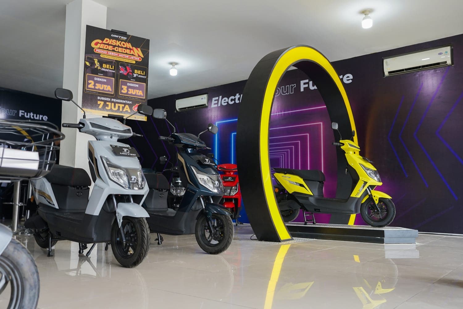 United E-Motor Buka Gerai Motor Listrik Terbaru di Depok