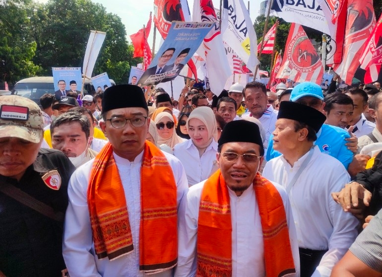 Dikawal Massa Pendukung KIM Plus, Ridwan Kamil-Suswono Daftar ke KPU DKI Jakarta