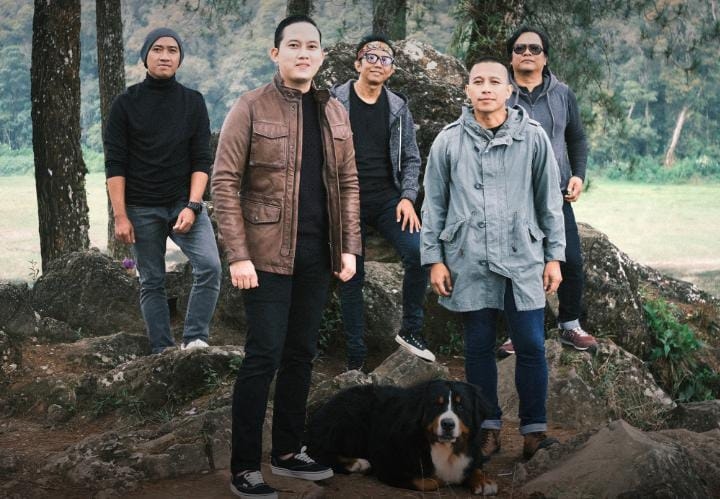 Sekpri Prabowo Rizky Irmansyah Rilis Lagu dengan The Rain ‘Jika Memang Sudah Waktunya’