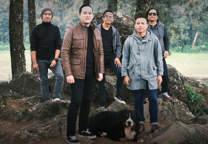 Sekpri Prabowo Rizky Irmansyah Rilis Lagu dengan The Rain ‘Jika Memang Sudah Waktunya’
