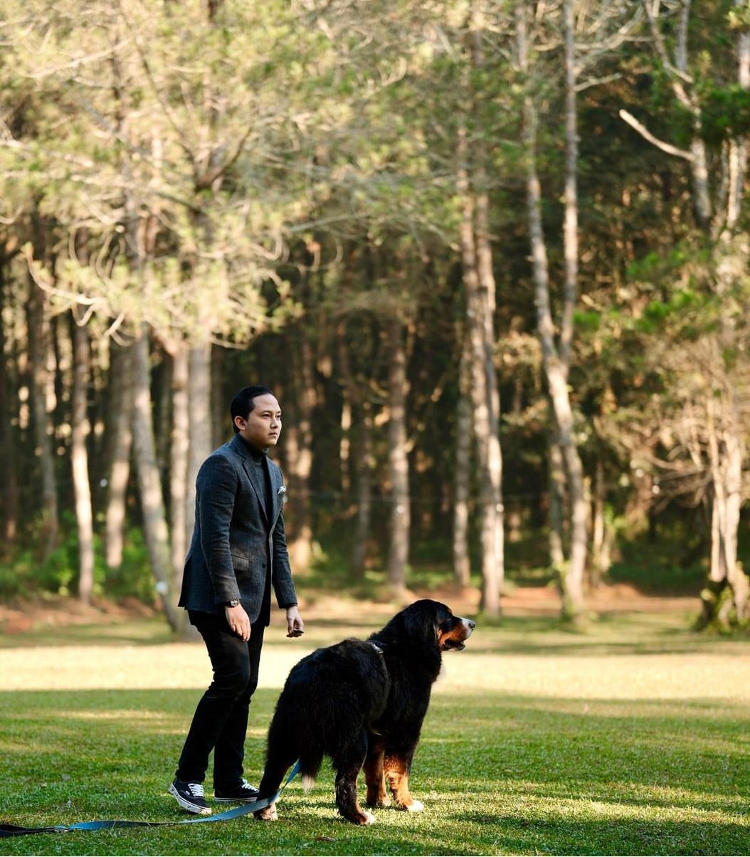 Persahabatan Manusia dan Hewan Menginspirasi Sekpri Prabowo Produseri Lagu ‘Jika Memang Sudah Waktunya’