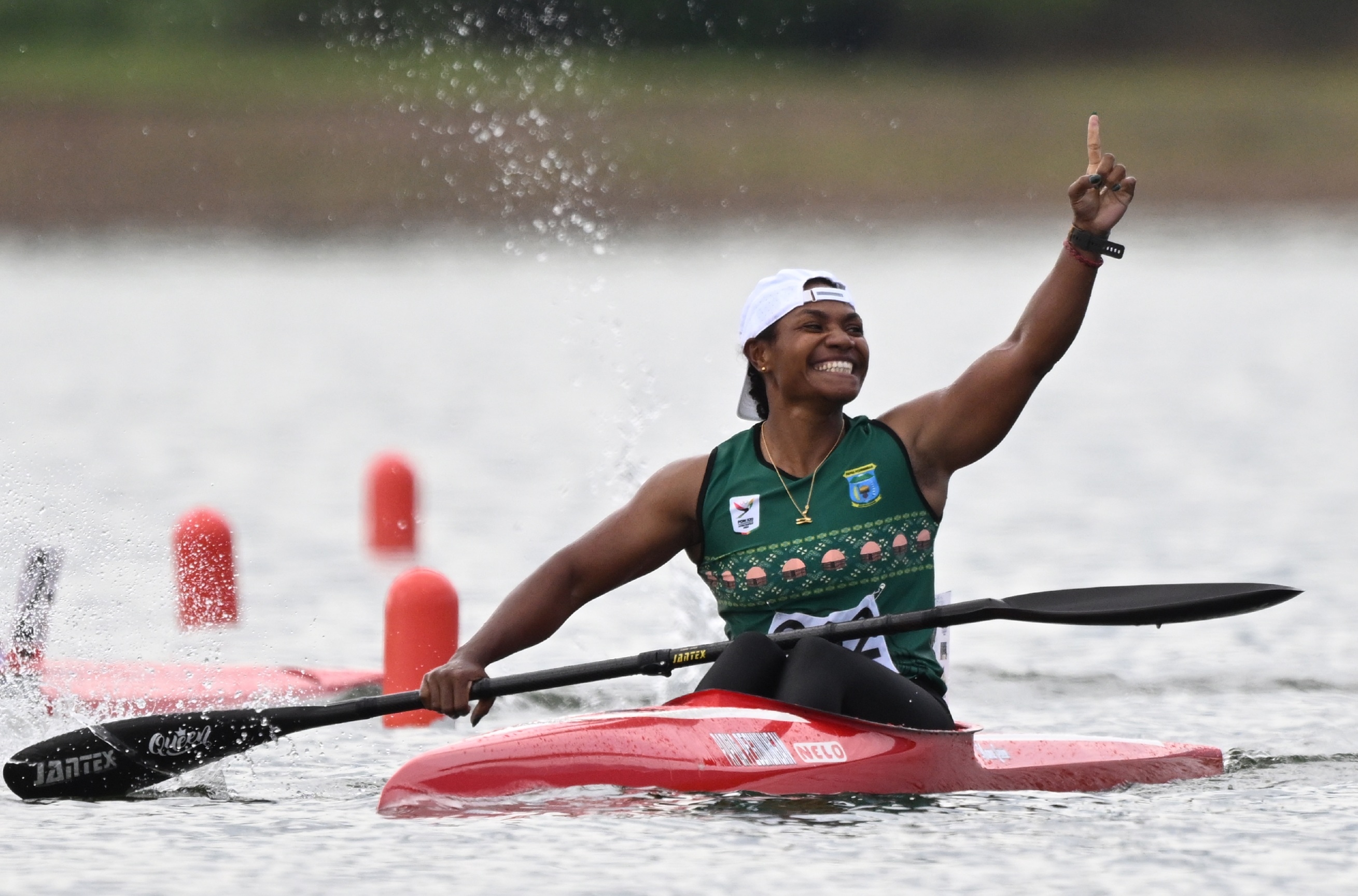 PON Aceh-Sumut: Pedayung Stevani Maysche Ibo Sumbang Emas Pertama untuk Papua Pegunungan